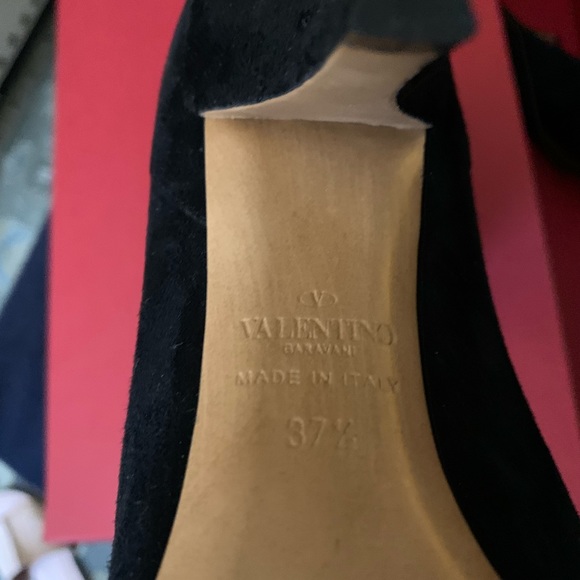 New Valentino suede Bow embellished boots in Black. - Picture 4 of 15